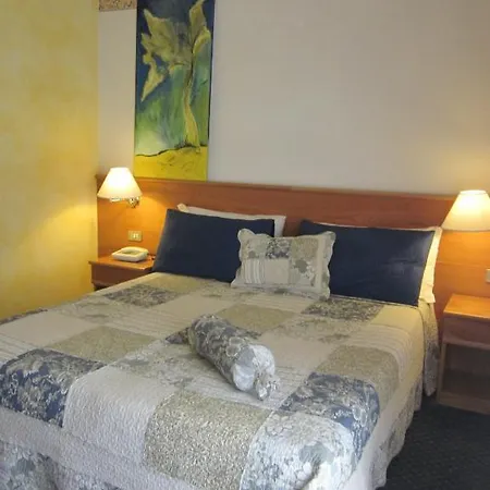 Marina Torri Del Benaco